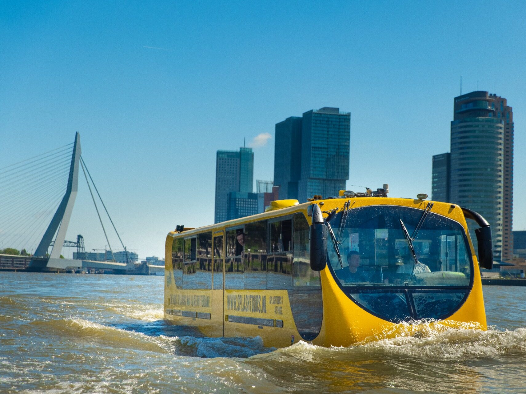 Splashtours 1 (1920 x 1281)